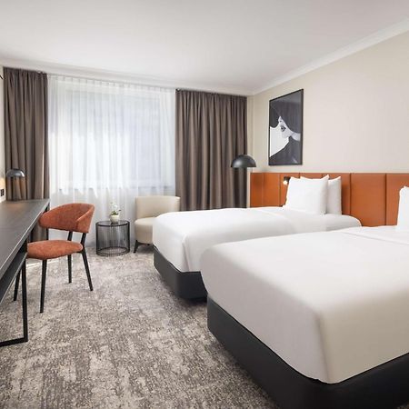 Hilton Duesseldorf Otel Dış mekan fotoğraf A room at the hotel
