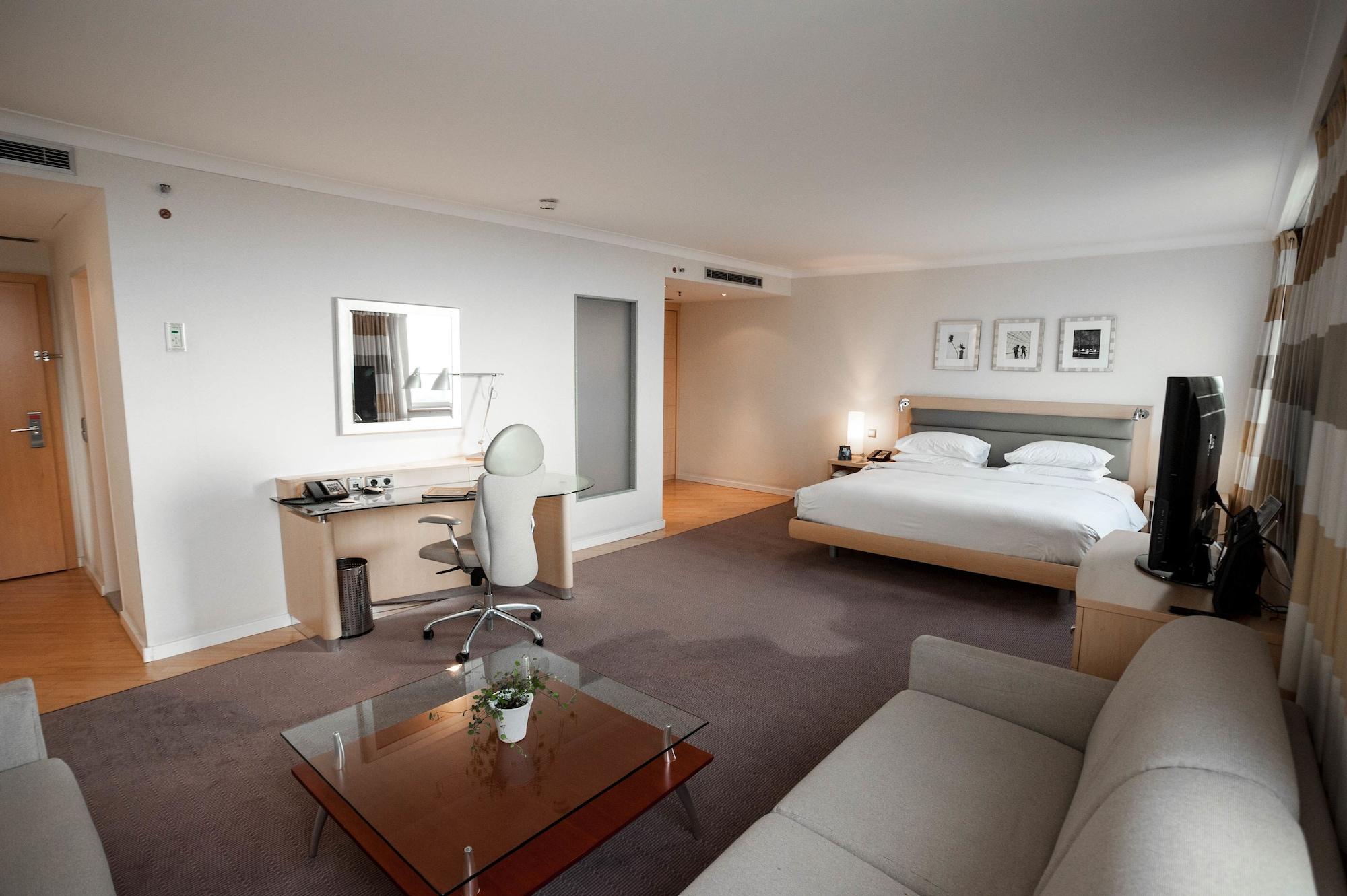 Hilton Duesseldorf Otel Dış mekan fotoğraf A suite at the InterContinental Wien