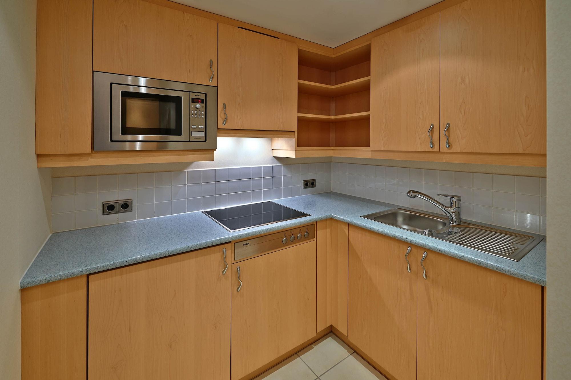 Hilton Duesseldorf Otel Dış mekan fotoğraf A modern kitchen