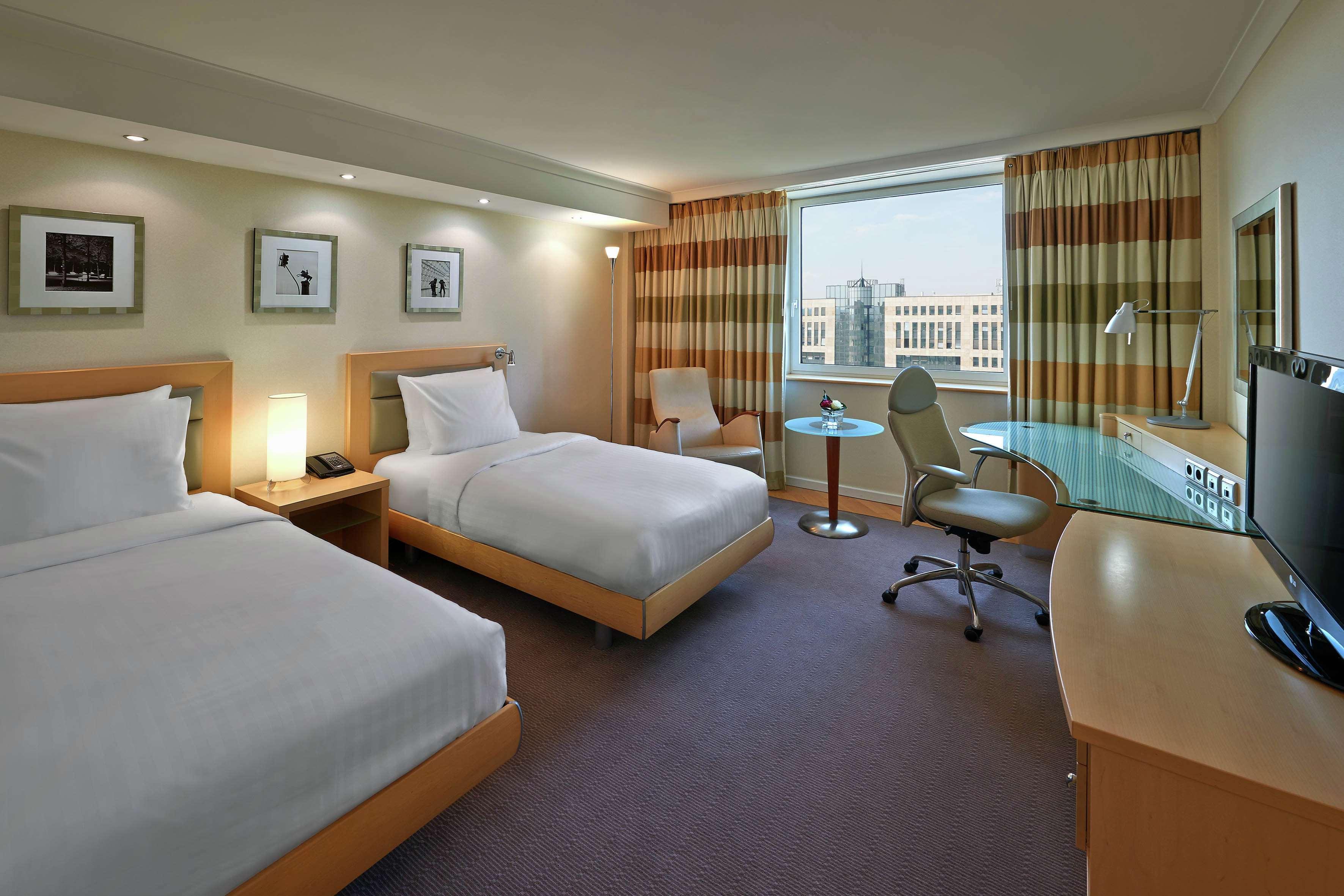 Hilton Duesseldorf Otel Dış mekan fotoğraf A room at the InterContinental London The O2