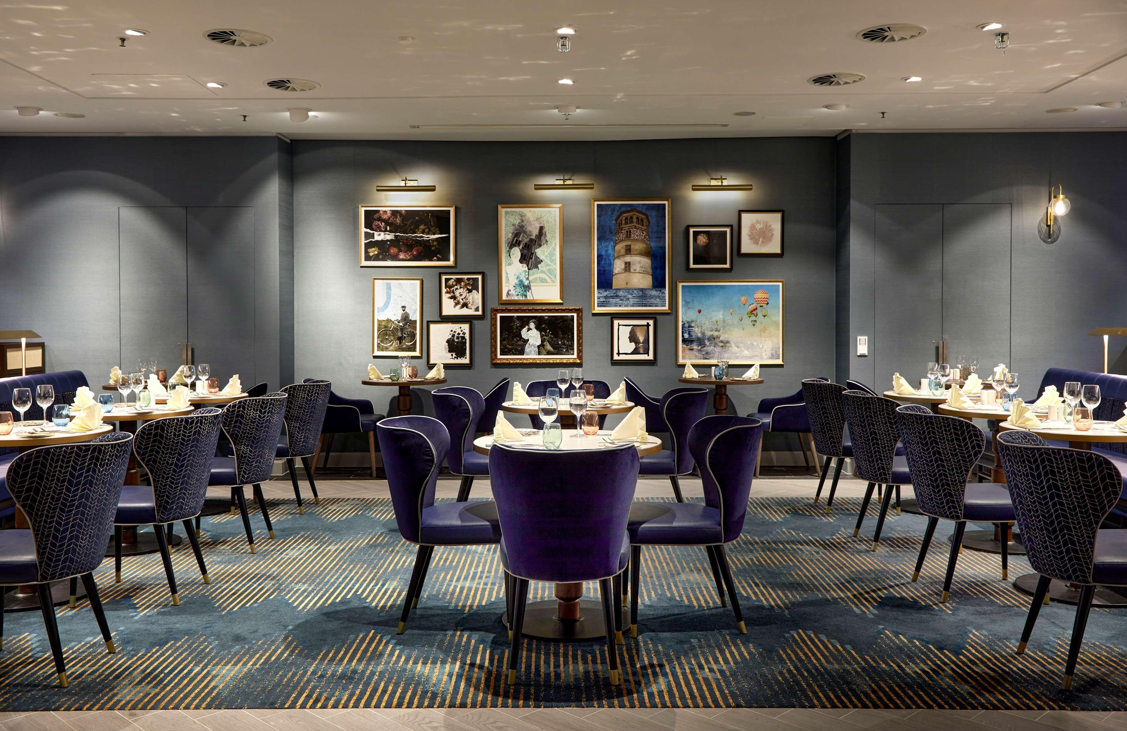 Hilton Duesseldorf Otel Dış mekan fotoğraf The interior of the restaurant