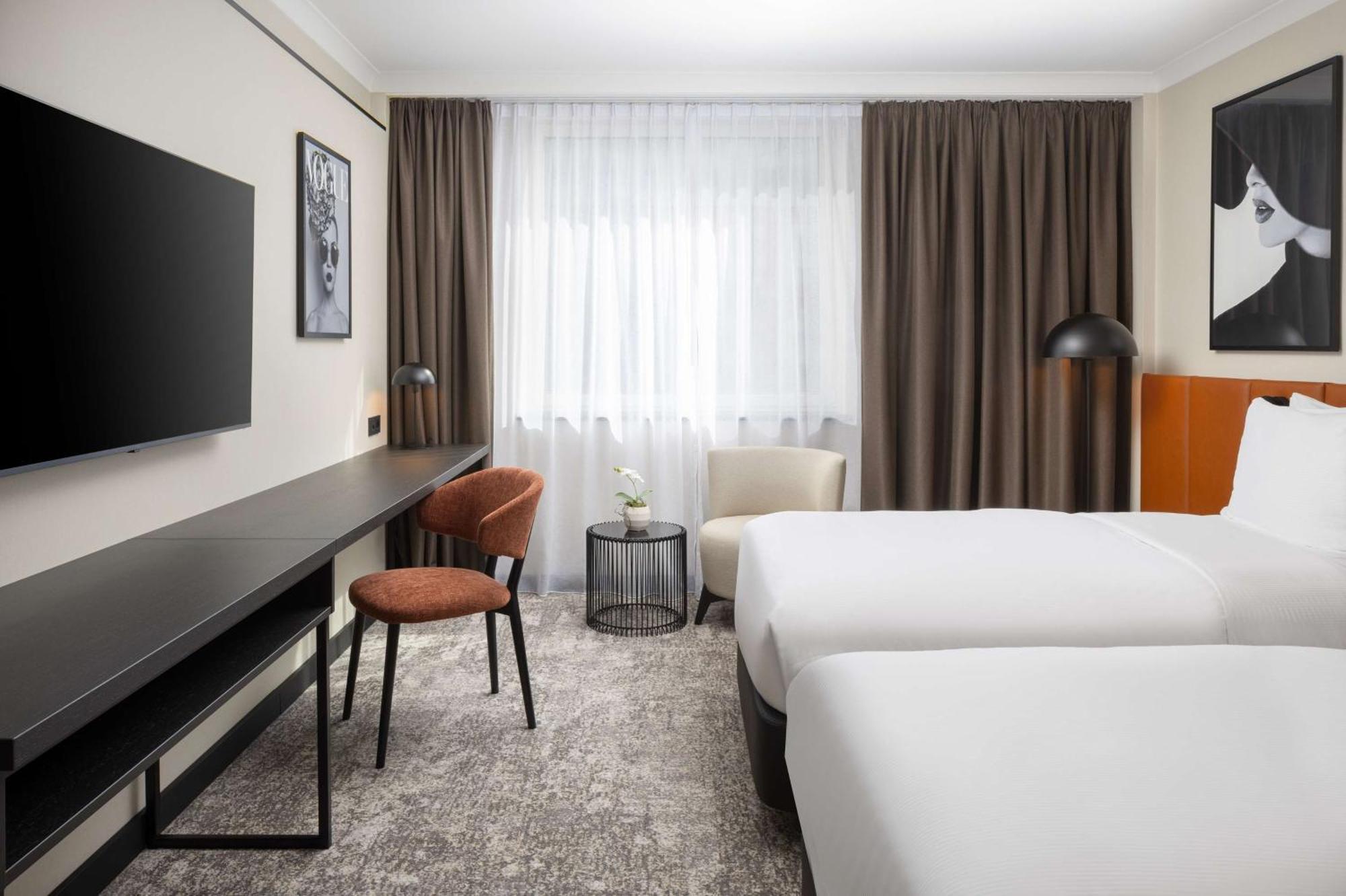 Hilton Duesseldorf Otel Dış mekan fotoğraf A room at the hotel