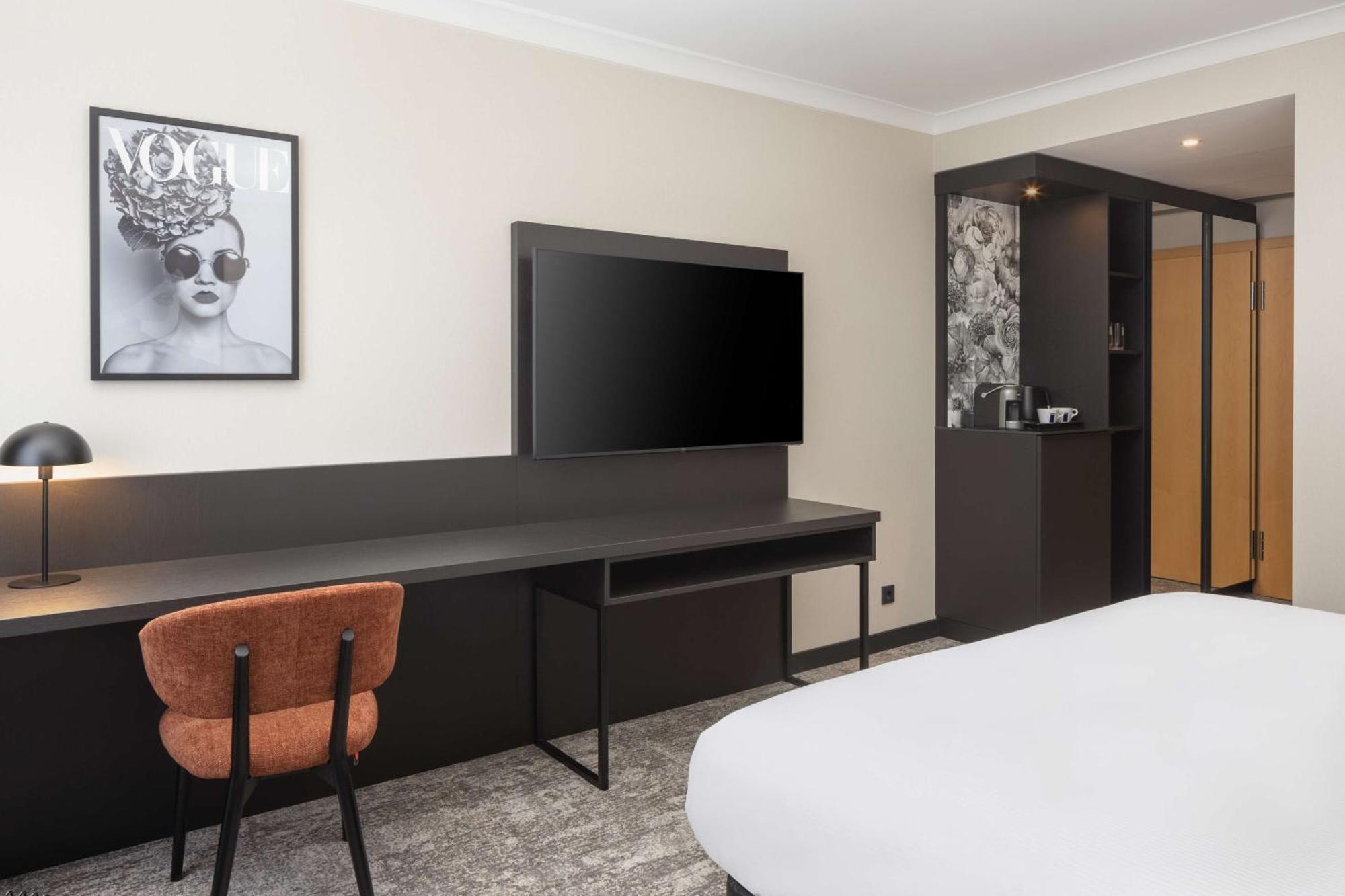 Hilton Duesseldorf Otel Dış mekan fotoğraf A room at the hotel