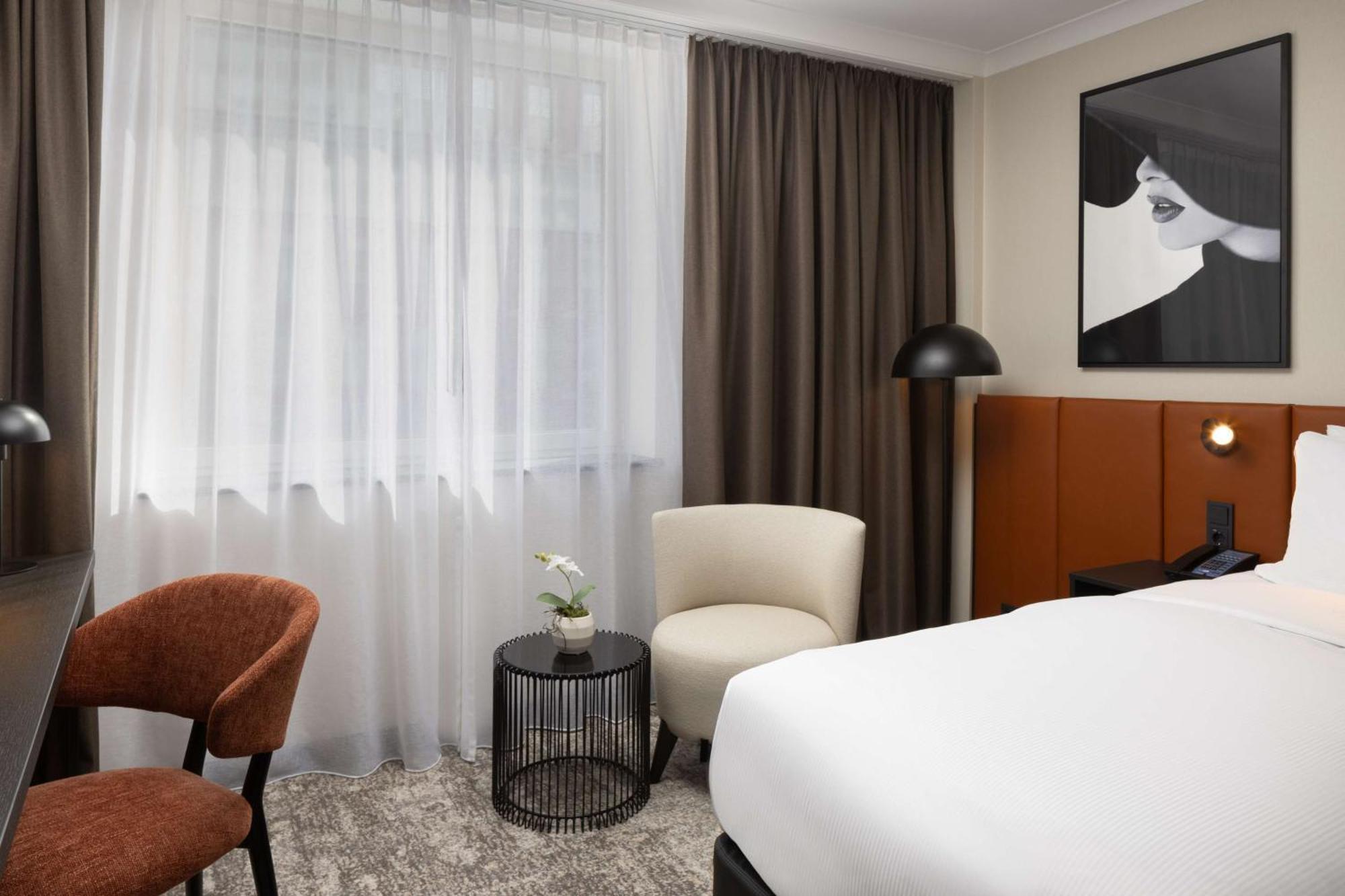 Hilton Duesseldorf Otel Dış mekan fotoğraf A room at the hotel