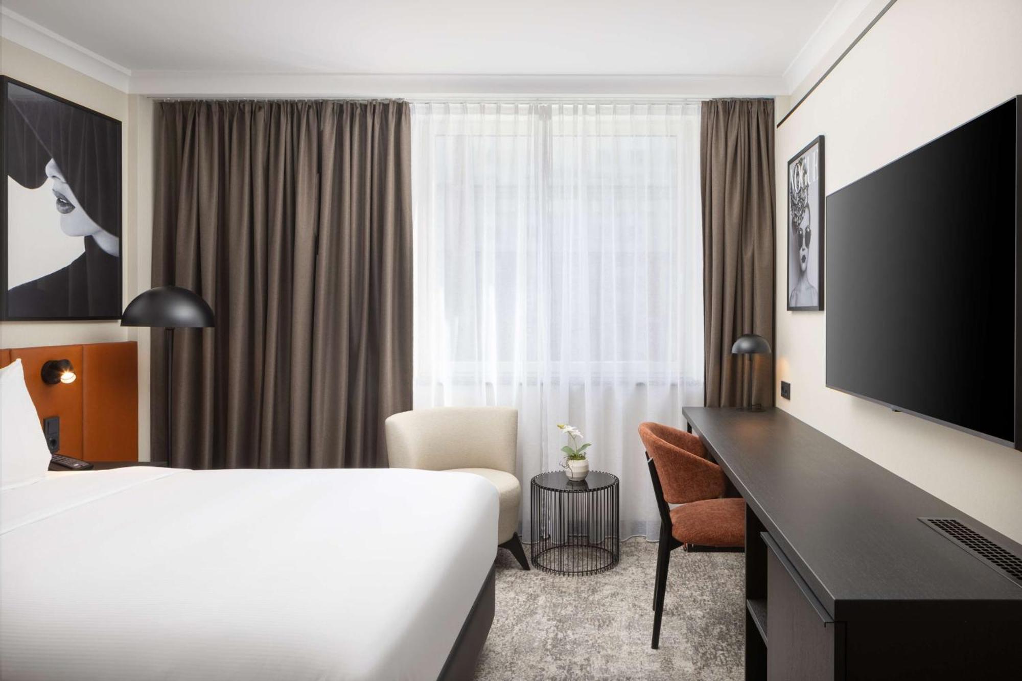 Hilton Duesseldorf Otel Dış mekan fotoğraf A room at the hotel