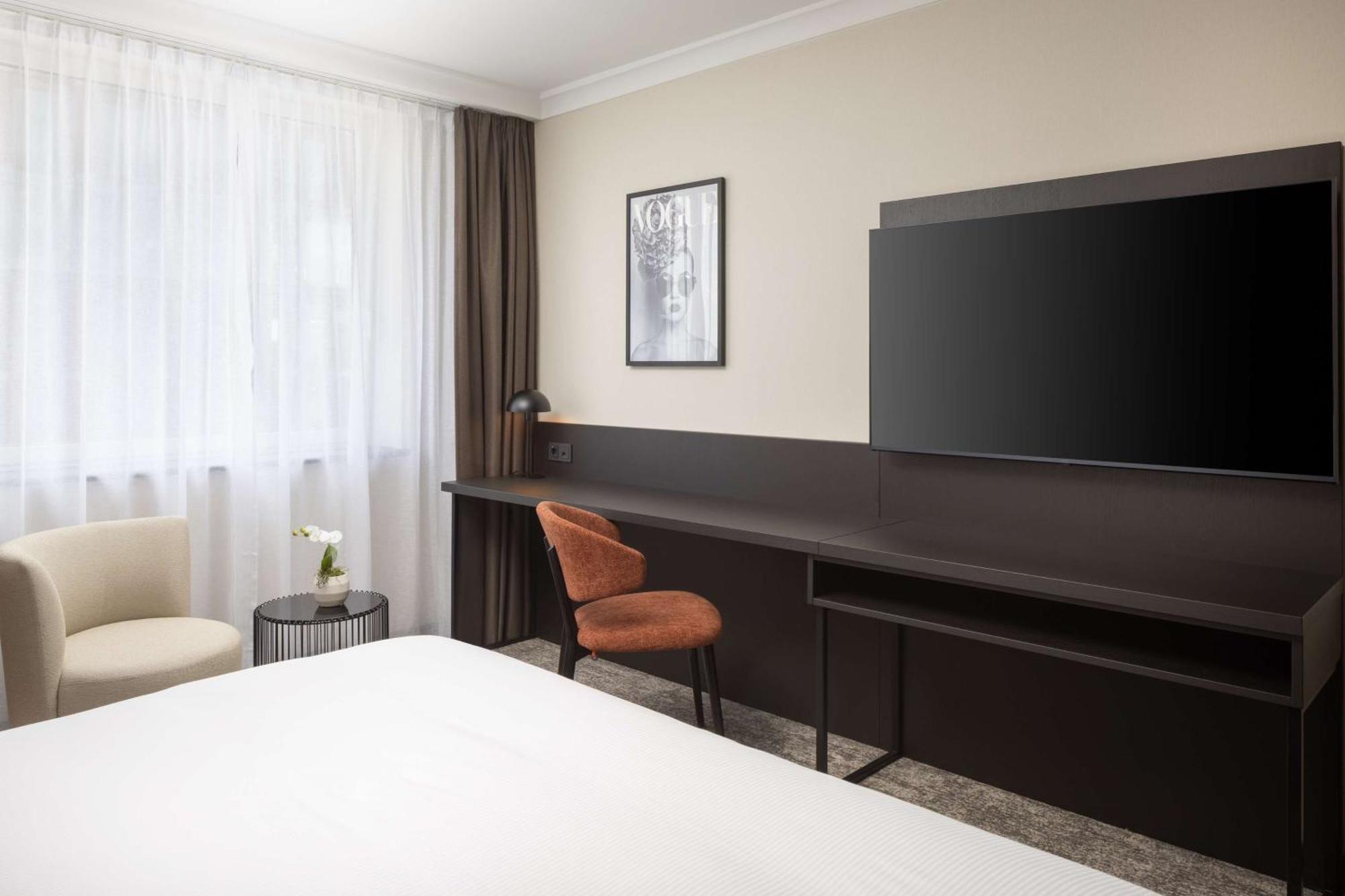 Hilton Duesseldorf Otel Dış mekan fotoğraf A room at the hotel