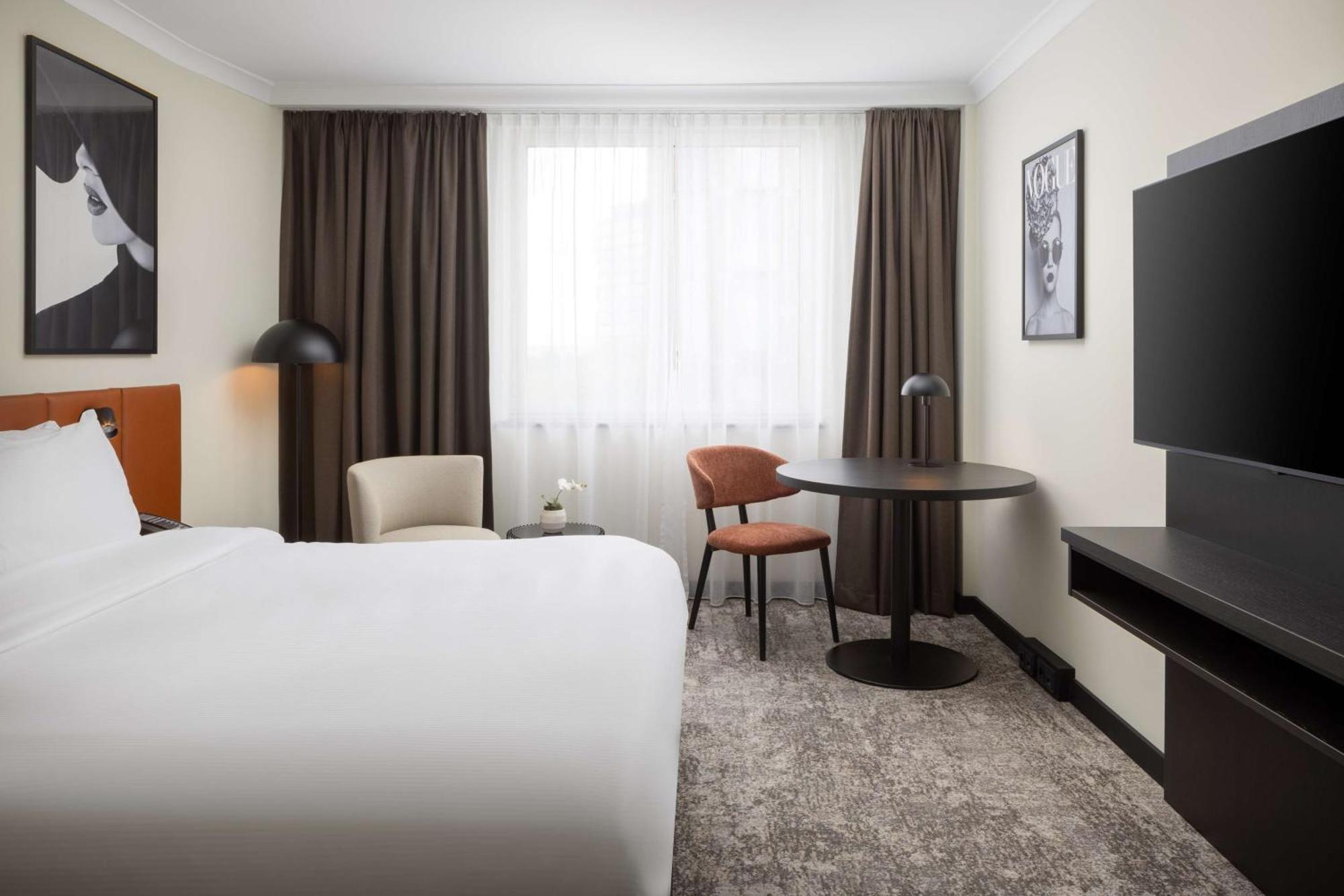 Hilton Duesseldorf Otel Dış mekan fotoğraf A room at the hotel