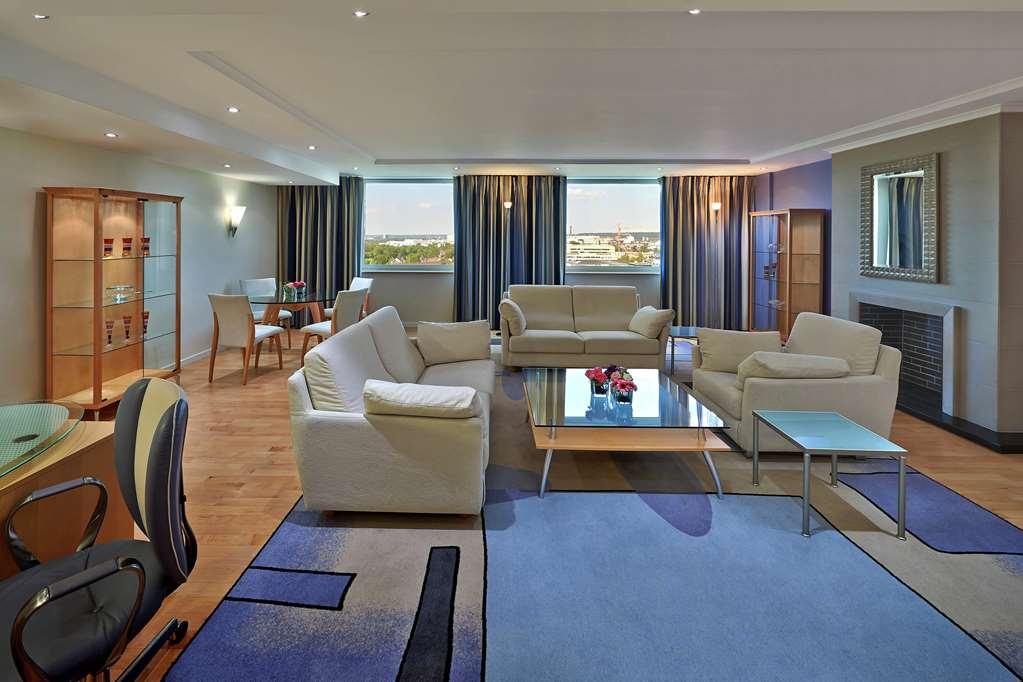 Hilton Duesseldorf Otel Oda fotoğraf Suite