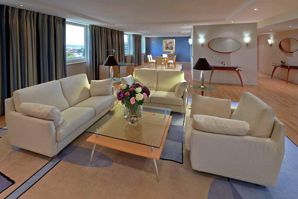 Hilton Duesseldorf Otel Oda fotoğraf A suite at the InterContinental Paris Le Grand