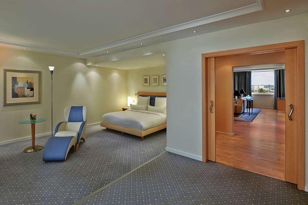 Hilton Duesseldorf Otel Oda fotoğraf Suite