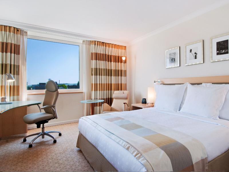 Hilton Duesseldorf Otel Dış mekan fotoğraf A room at the InterContinental Berlin
