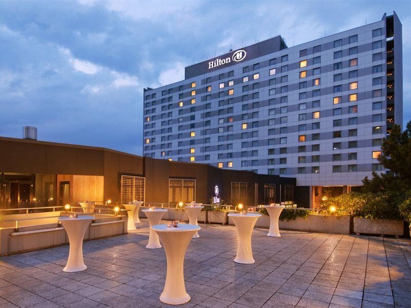 Hilton Duesseldorf Otel Dış mekan fotoğraf Hilton Prague